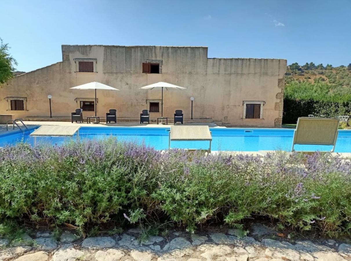 فيلا نوتوفي Agriturismo La Fiumara المظهر الخارجي الصورة
